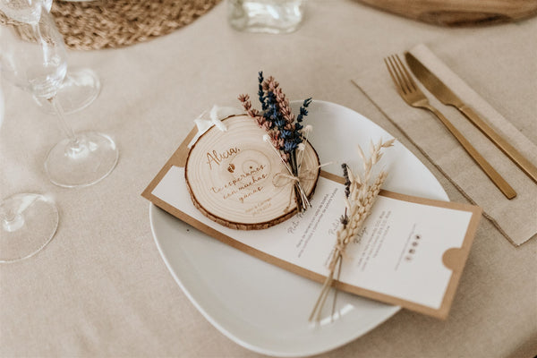 Rodaja de madera con ramillete - Embarazo y nombre bebé