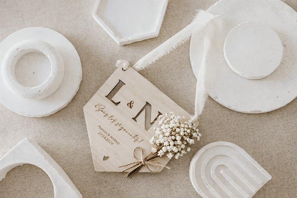 Banderola madera ¡Sois los siguientes! - Troquelada o metacrilato con ramillete