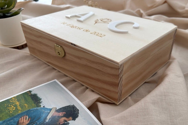 Caja recuerdos - Iniciales metacrilato