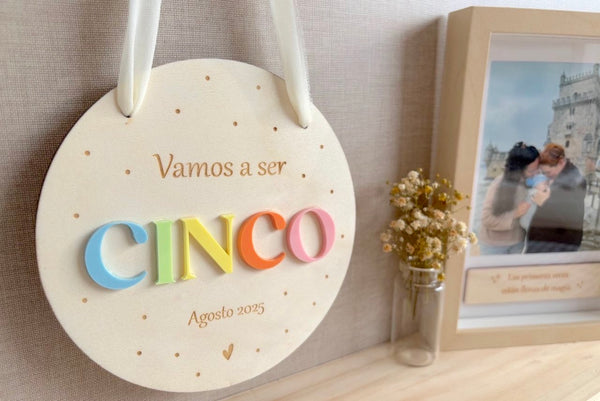 Placa madera puntitos metacrilato de colores - Vamos a ser...