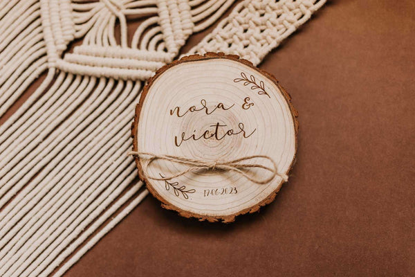 Porta alianzas rodaja madera floral - Lletres de Vida