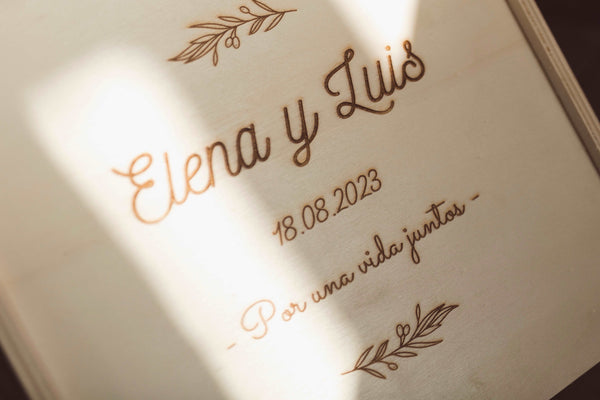 Caja de recuerdos en madera - Olivo - Lletres de Vida