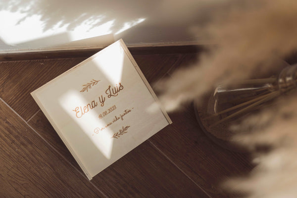 Caja de recuerdos en madera - Olivo - Lletres de Vida