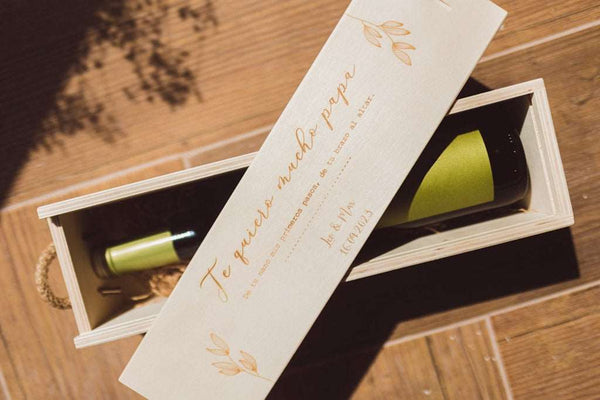 Caja de vino en madera - Flores lateral - Lletres de Vida